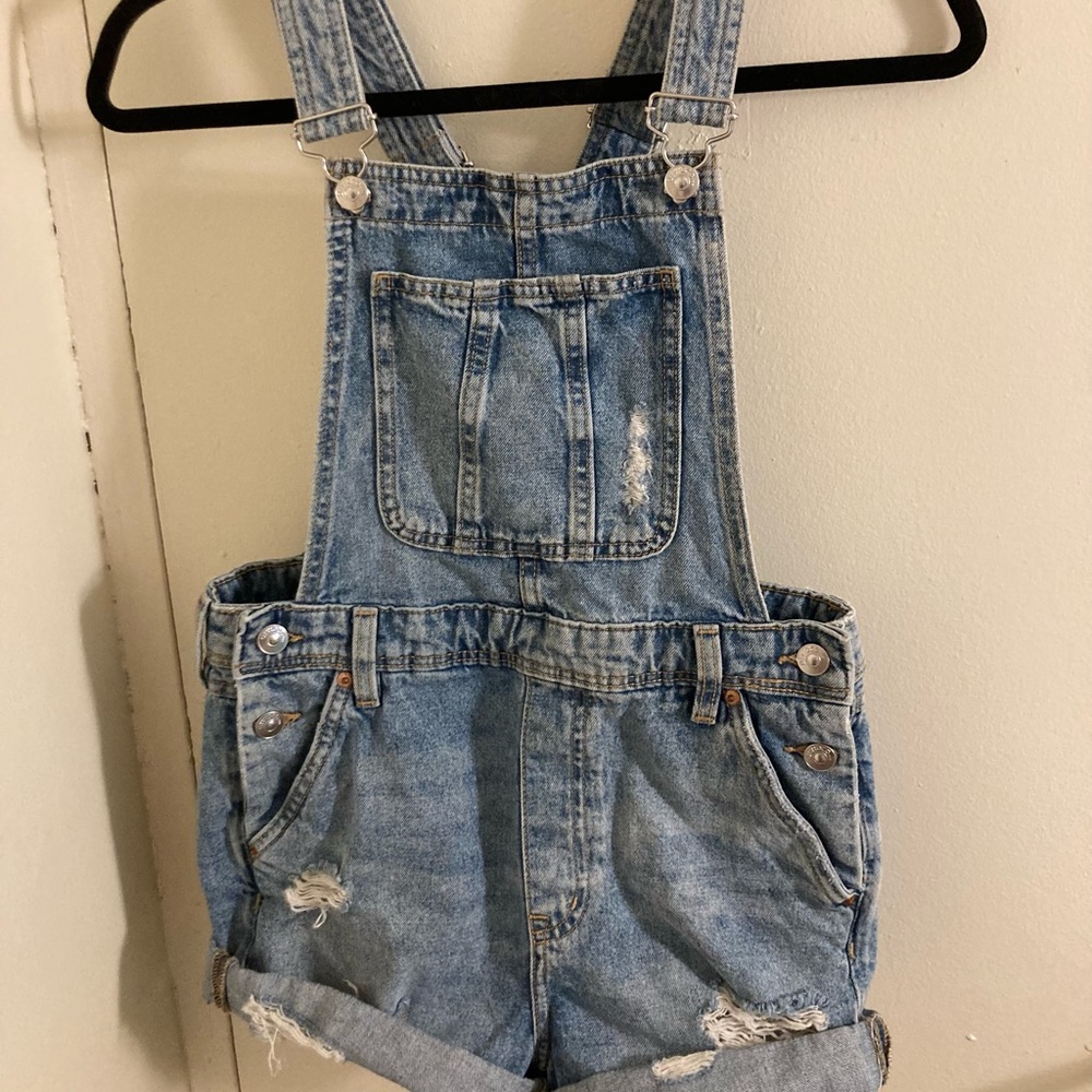• ❀ ~ H&M Women’s Jean Shortalls Size 4 ~ ❀ •